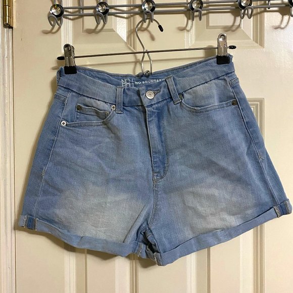 No Boundaries NOBO Mom Short - Picture 2 of 5